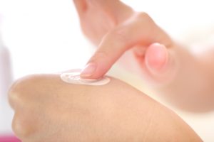 目元・口元ケアは大丈夫？最適なスキンケアは？